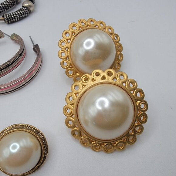 Lot‎ Of Vintage Gold And Silver Tone PIERCED Earrings Faux Pearl Etc - Picture 4 of 10